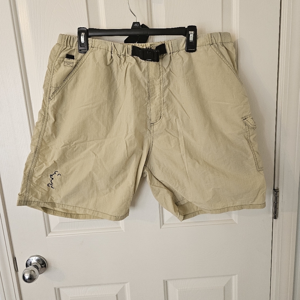 Disney World Men's Nylon Khaki Cargo Shorts w/ Mickey Mouse Embroidered Size XL